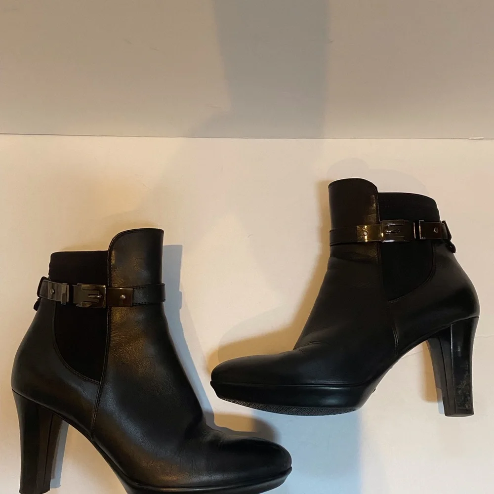 Aquatalia black ankle boot with buckle - Picture 8 of 13